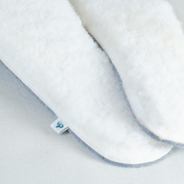 Wintertaugliche Barfußschuhe dank Fell-Kombi-Einlegesohlen