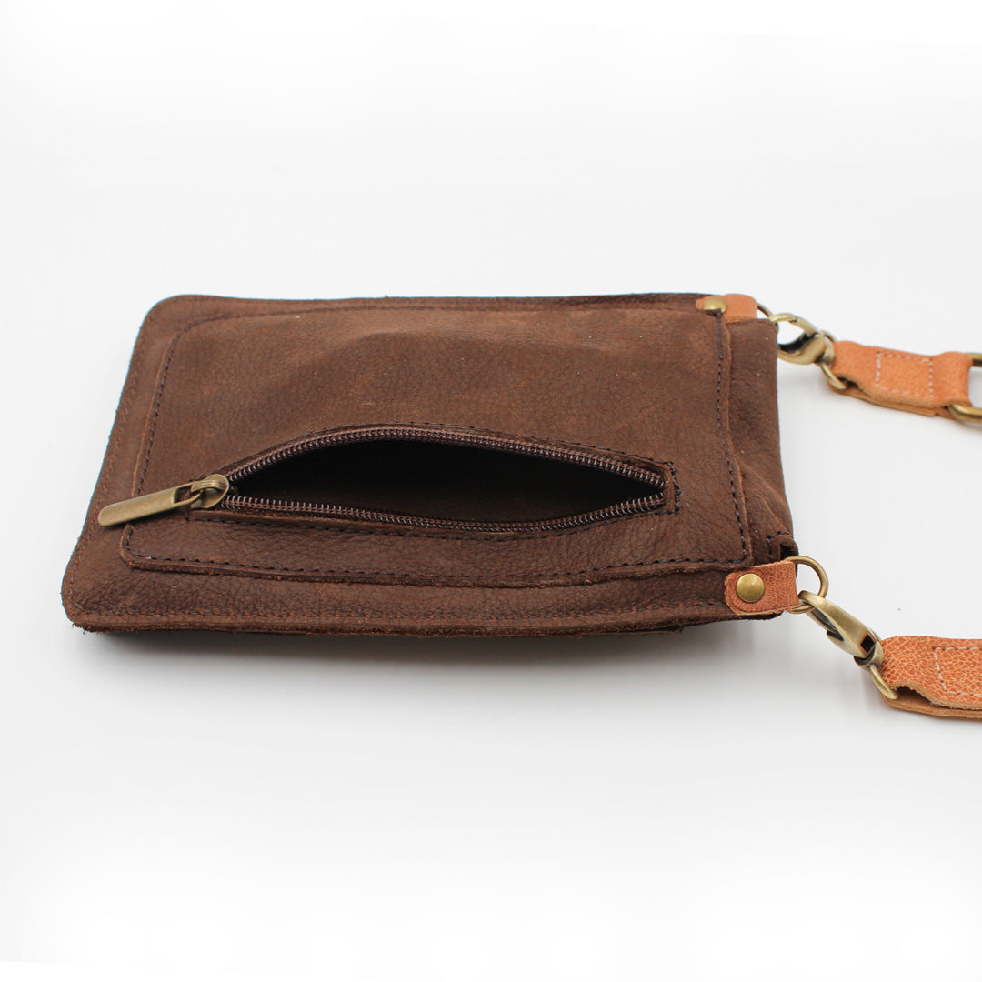 Umhängetasche aus ökoloischem Leder für Smartphone, Brille und vieles Mehr, Klein und handlich in braun